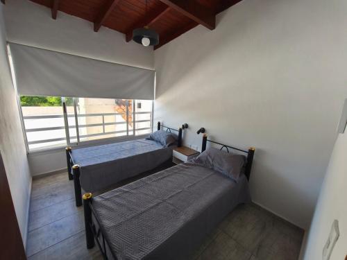 En eller flere senge i et værelse på Departamento Bellamar II