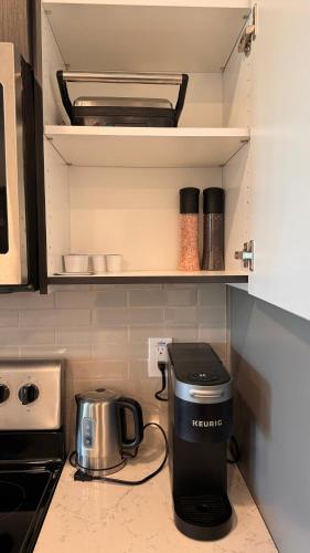 a kitchen with a coffee maker and a toaster at Wallace Luxurious in Los Angeles