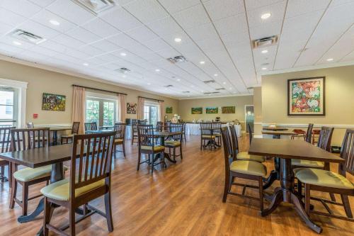 Restoran atau tempat lain untuk makan di Chateau Saint Denis Hotel, a Trademark Collection by Wyndham