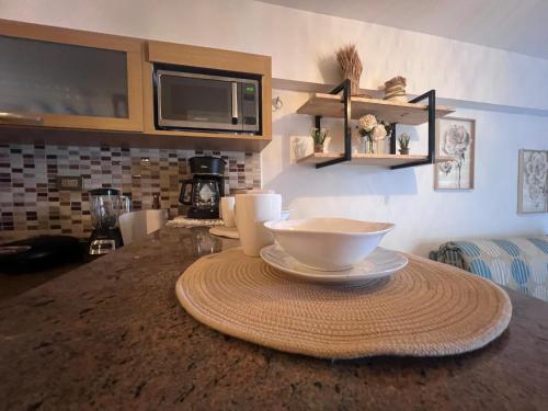 a table with a bowl on top of a counter at Manolo IV,playa y relajacion in Tucacas