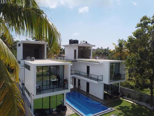 Het zwembad bij of vlak bij Mates Villa