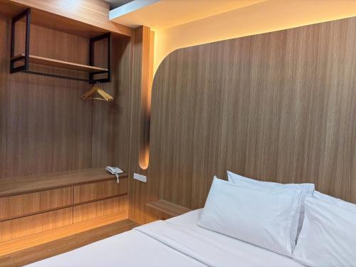 Postel nebo postele na pokoji v ubytování Chom Chiang Rai Hotel