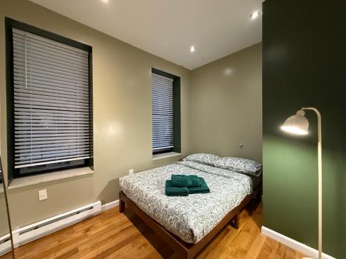Katil atau katil-katil dalam bilik di Discover the Comfort of Columbia University Area-3