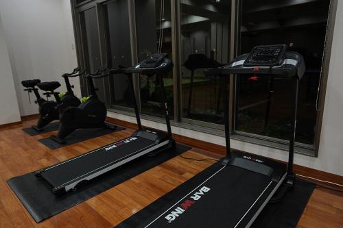 Fitness centrum a/nebo fitness zařízení v ubytování Natural Hot Spring Hotel KINSHAY