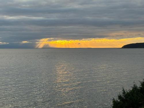 Gambar di galeri bagi Beach Hideaway Sea to Sky Loft di Sechelt