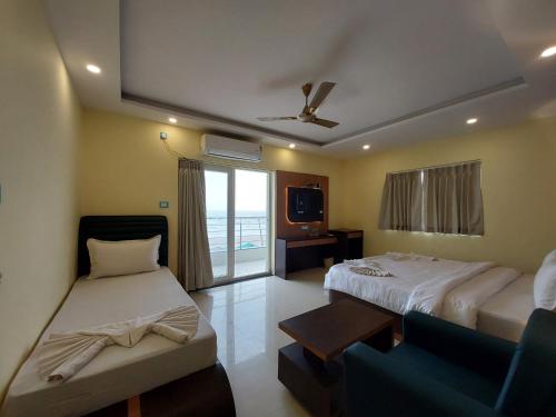 Postel nebo postele na pokoji v ubytování Sonargaon Beach Resort