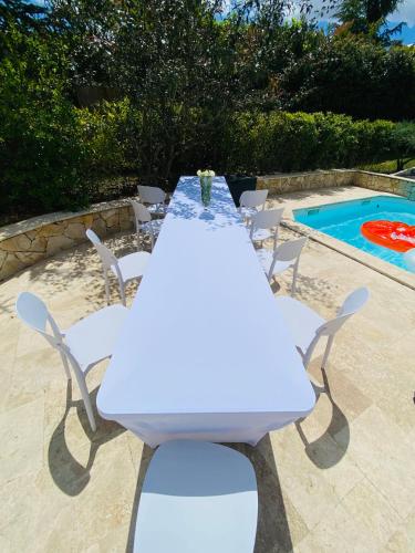 Πισίνα στο ή κοντά στο Propriété luxueuse avec piscine chauffée