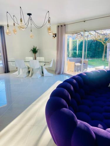 Ένα ή περισσότερα κρεβάτια σε δωμάτιο στο Propriété luxueuse avec piscine chauffée