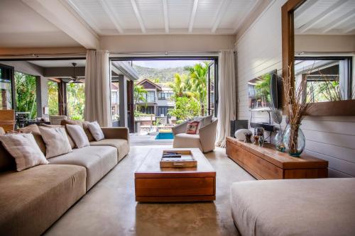 O zonă de relaxare la Rising Sun - Stylish & Comfortable Marina Duplex