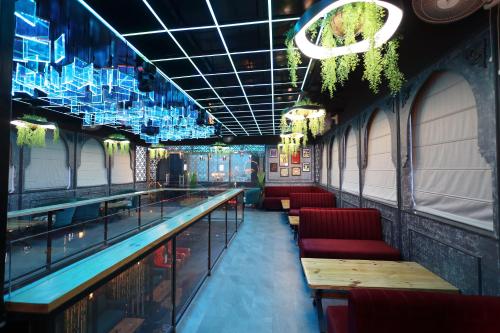 The Elegance Hotelにあるレストランまたは飲食店