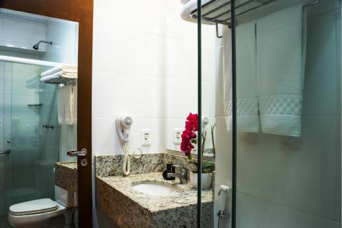 a bathroom with a sink and a toilet at Hotel Estação 101 - Itajaí in Itajaí