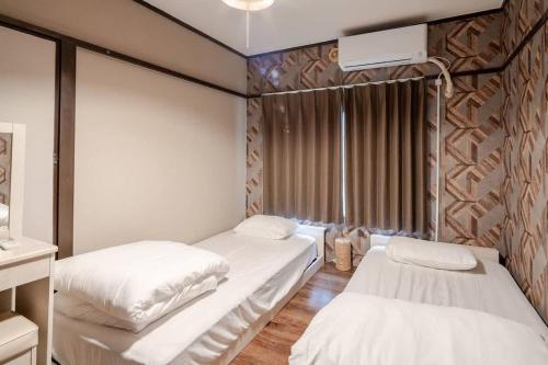Кровать или кровати в номере "Route 99" Balinese style room, free Swith&Netflex