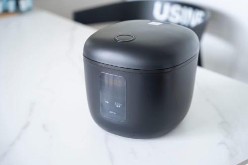 a black mouse sitting on top of a desk at 【マリンブルー風オーシャンビュー】貸切ヴィラ WIFI付/BBQ可能/最大6名/無料駐車場 in Okawa