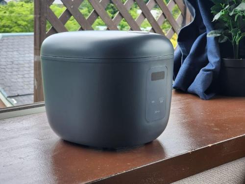 a black cooler sitting on a wooden table at 【芦ノ湖徒歩10分＆バス停1分】一棟貸切最大14人 大人數BBQ可能 パーティ 『ROUTE99』 in Moto-hakone