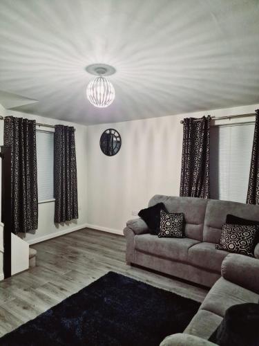 Entire 3 bedroom luxurious house, Wigan , Manchesterにあるシーティングエリア
