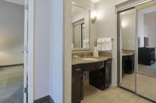 a bathroom with two sinks and a large mirror at Homewood Suites by Hilton Bel Air in Riverside