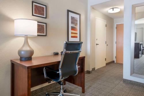 Comfort Suites Downtown Image