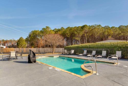 La alberca dentro o cerca de Quality Inn Valley - West Point