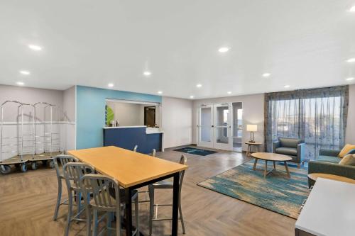 Dapur atau dapur kecil di WoodSpring Suites Centennial - Denver Tech Center