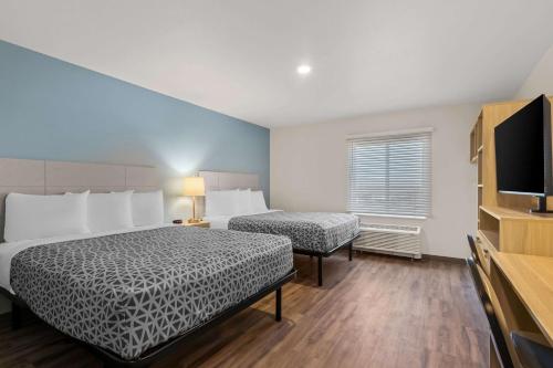 Katil atau katil-katil dalam bilik di WoodSpring Suites Centennial - Denver Tech Center