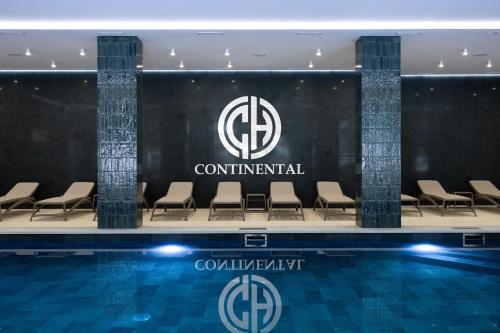 Bazén v ubytování Continental SPA Resort nebo v jeho okolí