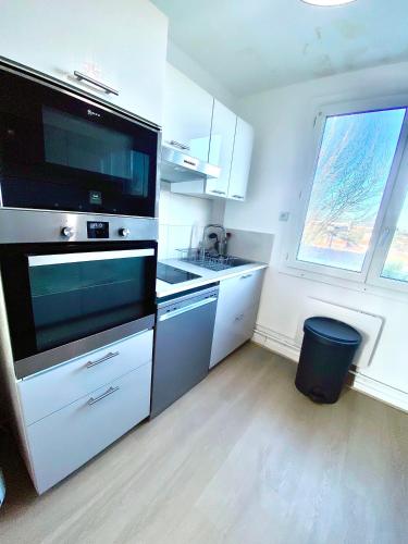 Photo de la galerie de l'établissement Chambre PRIVÉE dans appartement PARTAGÉ - Les Charmettes Mérignac - Tram A - WIFI - REF B1, à Mérignac