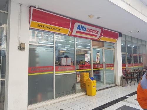 Supermarket nebo jiné obchody v  apartmánu nebo okolí