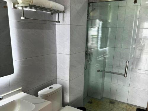 Salle de bains dans l'établissement L' Asuncion Hotel