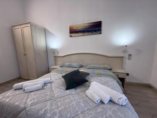 a bedroom with a large bed with towels on it at Bed and Breakfast Station in Brindisi