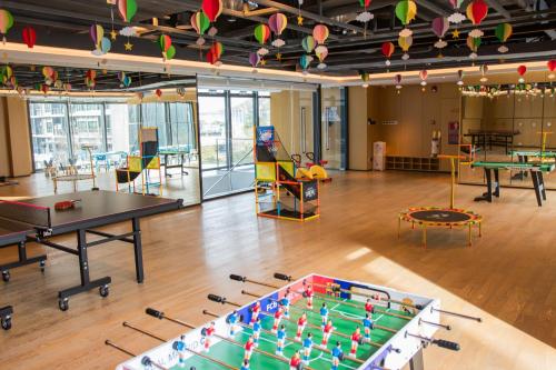 a room with tables and ping pong tables at Crowne Plaza Shenzhen World Exhibition and Convention Center by IHG in Shenzhen