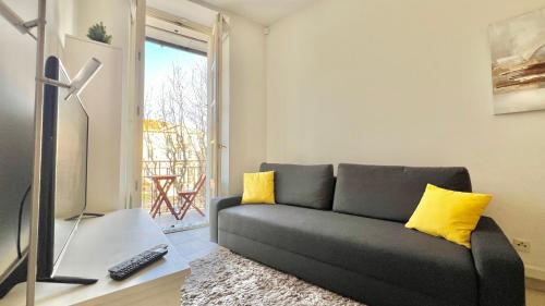 Place Grimaldi, close to beach and restaurants, with balcony