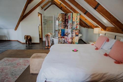 Кровать или кровати в номере Aan de Oever Guesthouse