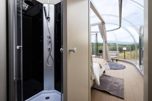 a room with a shower and a bedroom at Bubble Perseus in Monsampolo del Tronto