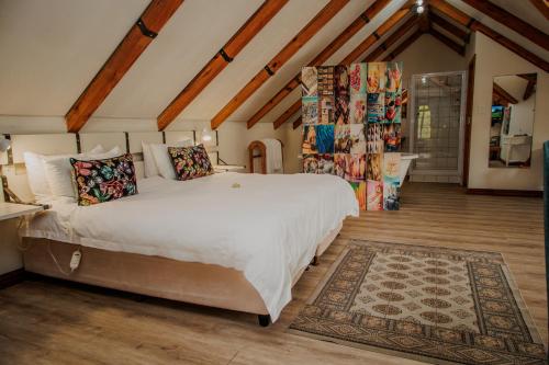 Кровать или кровати в номере Aan de Oever Guesthouse