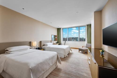 Postel nebo postele na pokoji v ubytování Four Points by Sheraton Shanghai, Daning