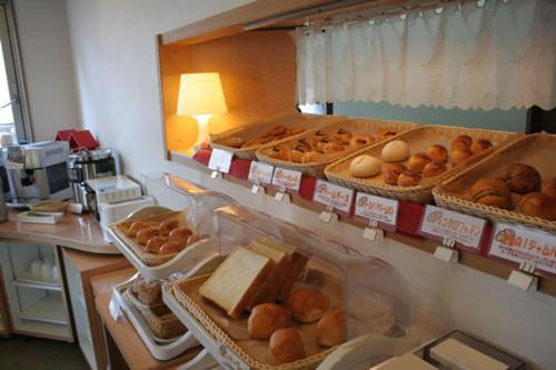 Hotel Estacion Hikone tesisinde konuklar için mevcut kahvaltı seçenekleri