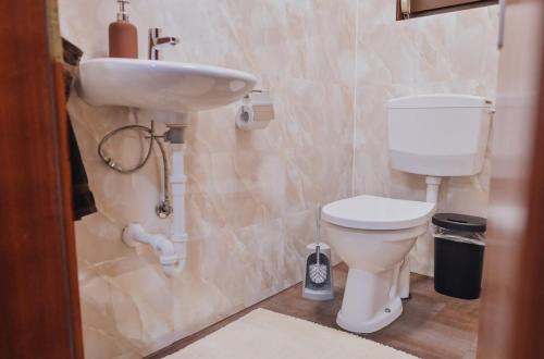 Bilik mandi di Gruppen-Bungalow Stuttgart