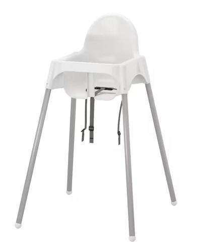 a white chair is shown on a white background at LE PAISIBLE - Parking gratuit - Entrée ville in Jurançon