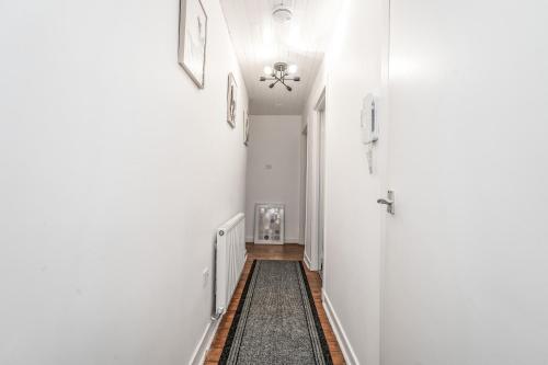 Cozy Central 2 Bed Apt with Great View - Parking photo 4
