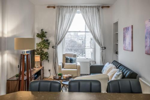 Cozy Central 2 Bed Apt with Great View - Parking photo 15