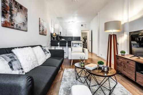 Cozy Central 2 Bed Apt with Great View - Parking photo 17