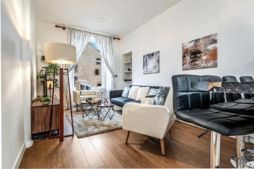 Cozy Central 2 Bed Apt with Great View - Parking photo 5