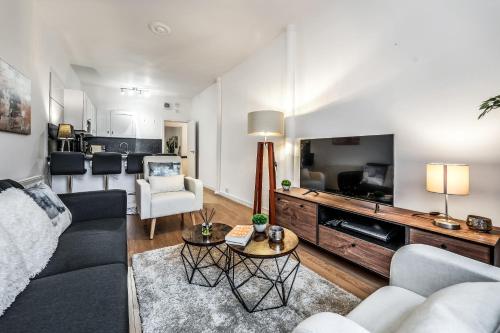 Cozy Central 2 Bed Apt with Great View - Parking photo 38