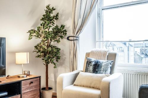 Cozy Central 2 Bed Apt with Great View - Parking photo 40