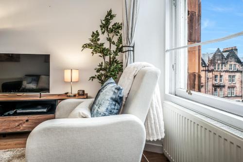 Cozy Central 2 Bed Apt with Great View - Parking photo 43