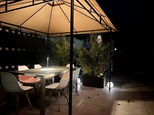 En terrasse eller udendørsområde på Elegante Dreizimmer-Wohnung