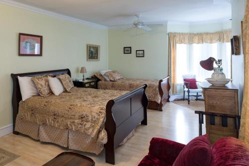 a bedroom with a bed and a living room at Country Encounters Accommodations in Coleman