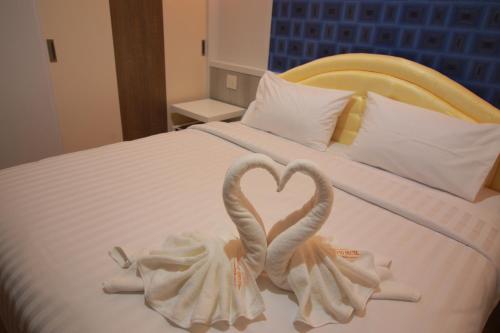 Postel nebo postele na pokoji v ubytování Cupid Hotel
