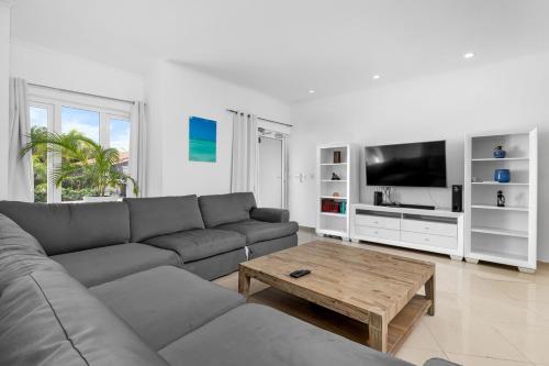 Villa Noah Your Luxurious 4BR Retreat by Bocobay