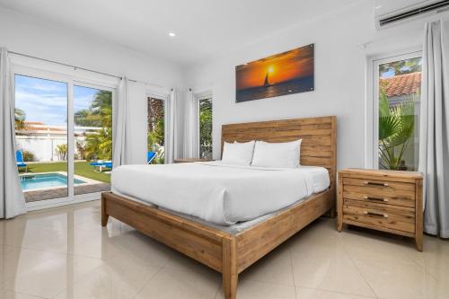 Postel nebo postele na pokoji v ubytování Villa Noah Your Luxurious 4BR Retreat by Bocobay